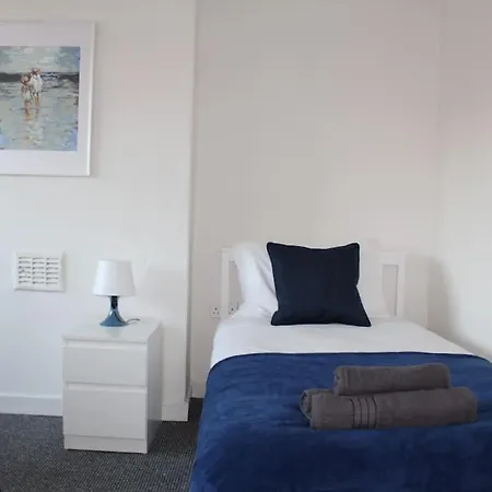 Grove Bay In - Harehills *