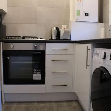 Grove Bay In - Harehills * ليدز